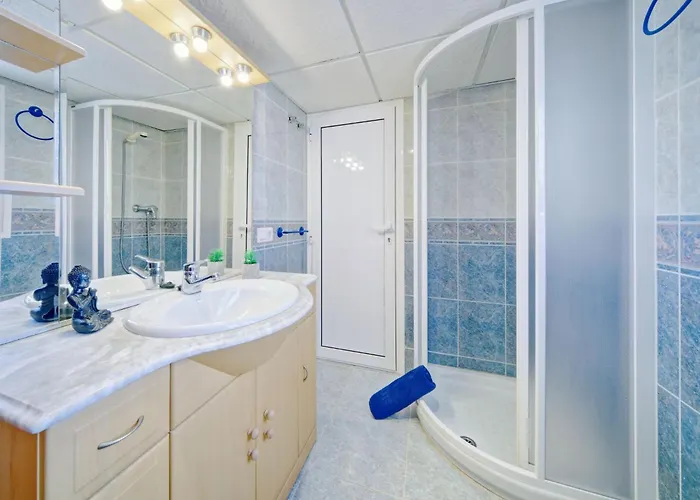 Raquel By Interhome *